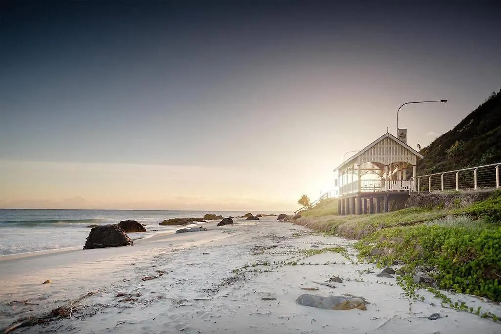 Holiday home Pet Friendly & Super Central Retro Beach Pad! Gold Coast