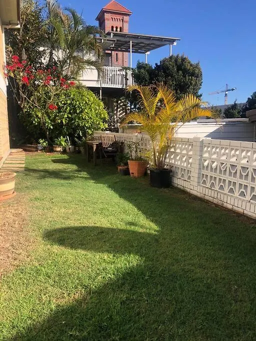 Pet Friendly & Super Central Retro Beach Pad! Gold Coast Holiday home