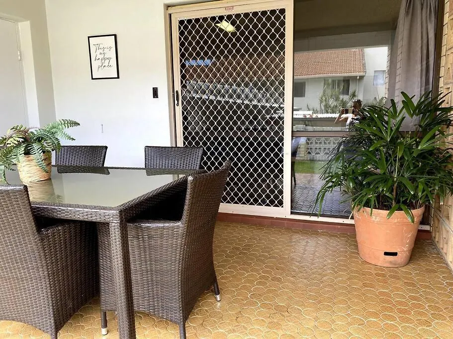 Pet Friendly & Super Central Retro Beach Pad! Gold Coast 0*,