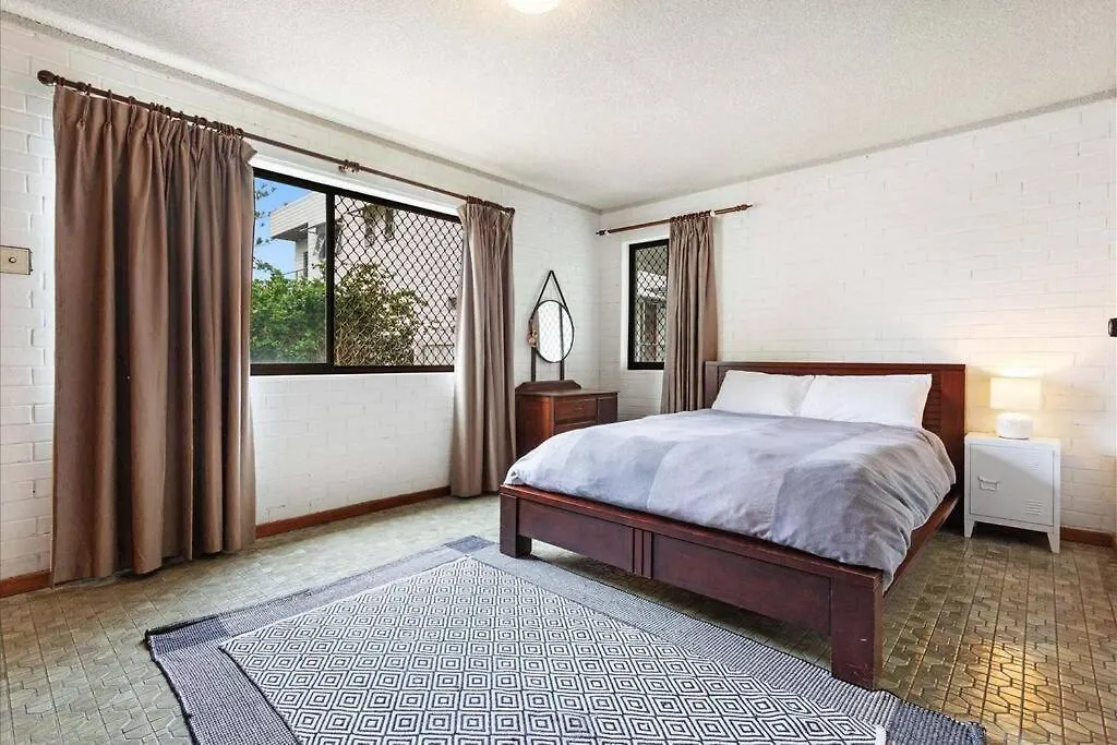 Pet Friendly & Super Central Retro Beach Pad! Gold Coast